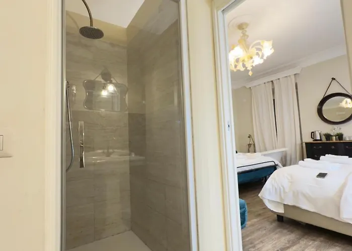 Piazza Di Spagna Pensión 3*