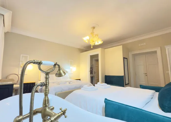 Piazza Di Spagna Pensión 3*