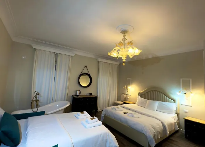 Piazza Di Spagna Pensión 3*